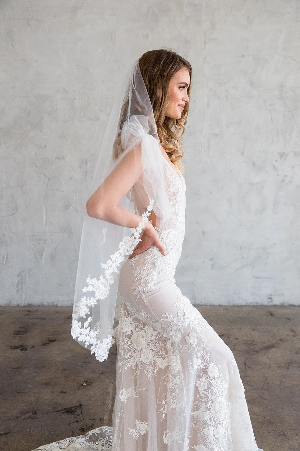 ELETA FINGERTIP VEIL - LACE EDGE 16" FROM COMB