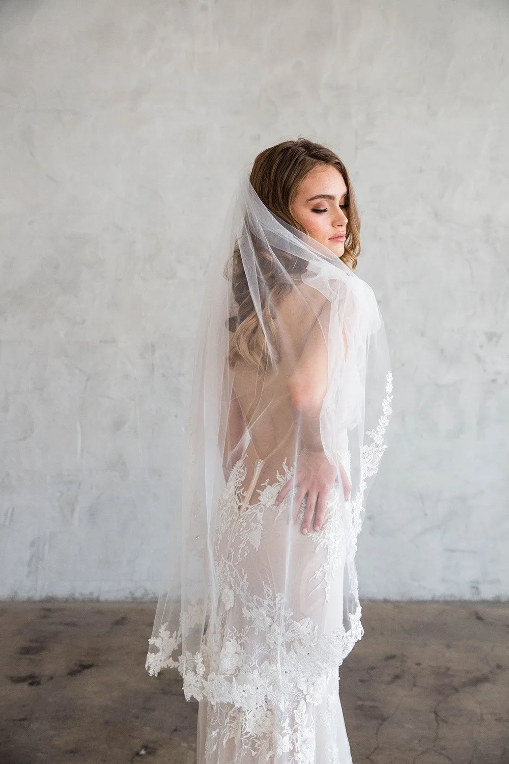 ELETA FINGERTIP VEIL - LACE EDGE 16" FROM COMB