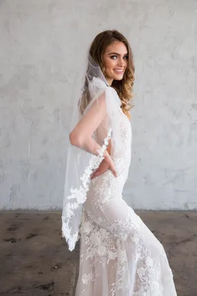 ELETA FINGERTIP VEIL - LACE EDGE 16" FROM COMB