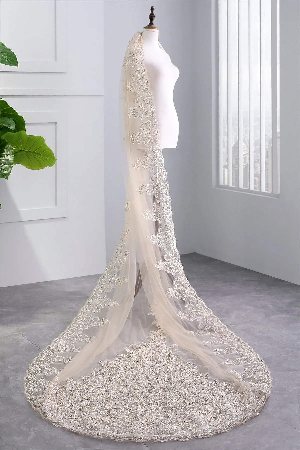 One-Tier Wedding Veil UK Lace Edge Tulle Cathedral Veils Sequin Appliques TS9009