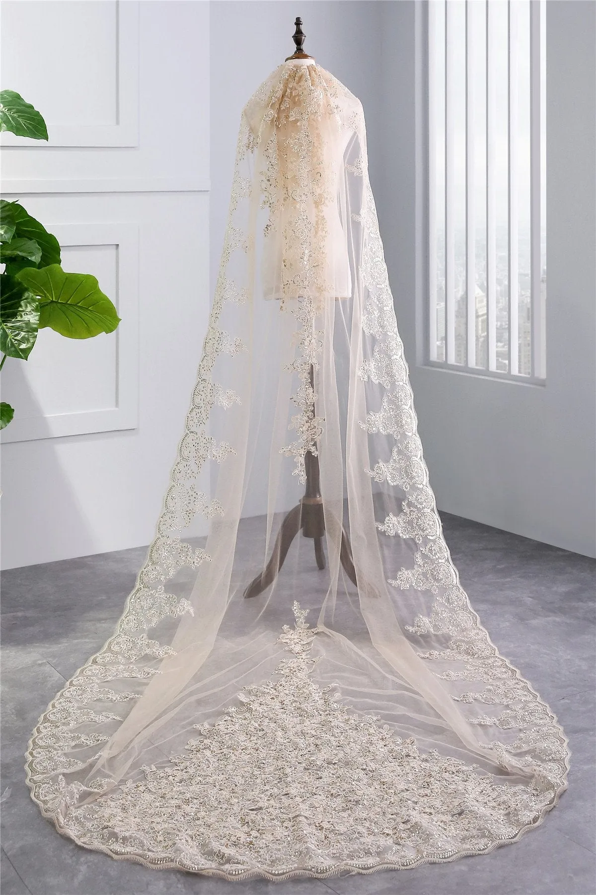 One-Tier Wedding Veil UK Lace Edge Tulle Cathedral Veils Sequin Appliques TS9009