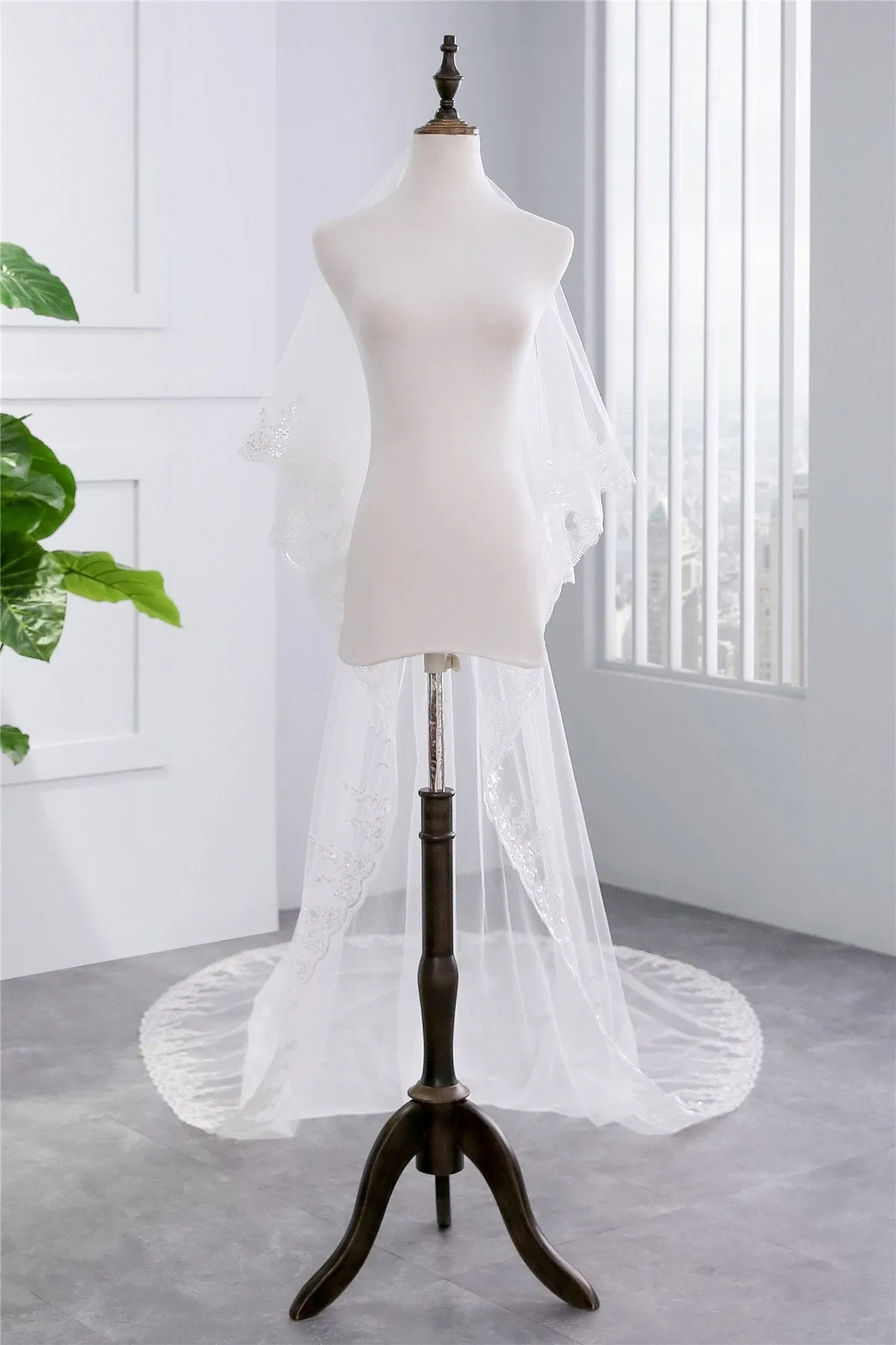 Two-Tier Wedding Veil UK Tulle Lace Edge Chapel Veils Appliques TS91038
