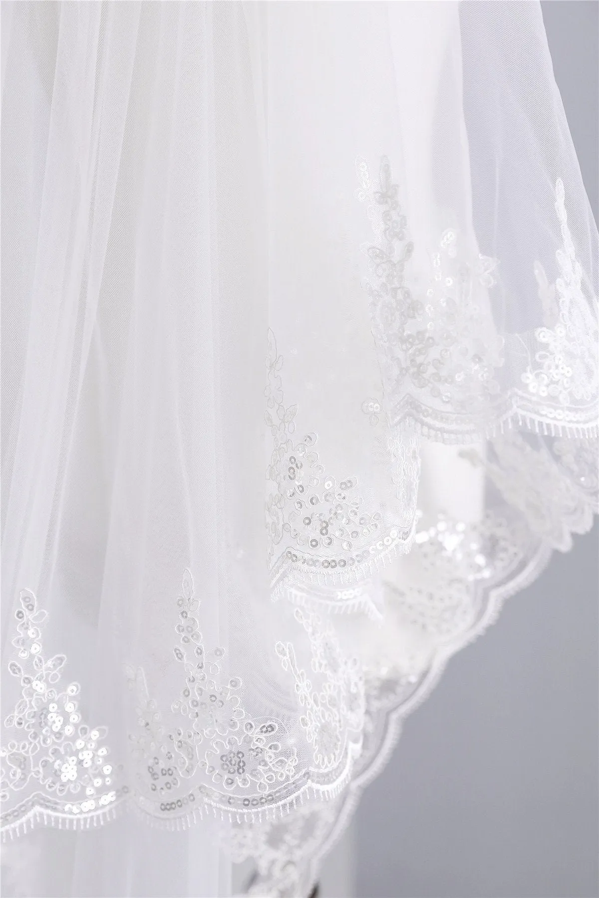 Two-Tier Wedding Veil UK Tulle Lace Edge Chapel Veils Appliques TS91038