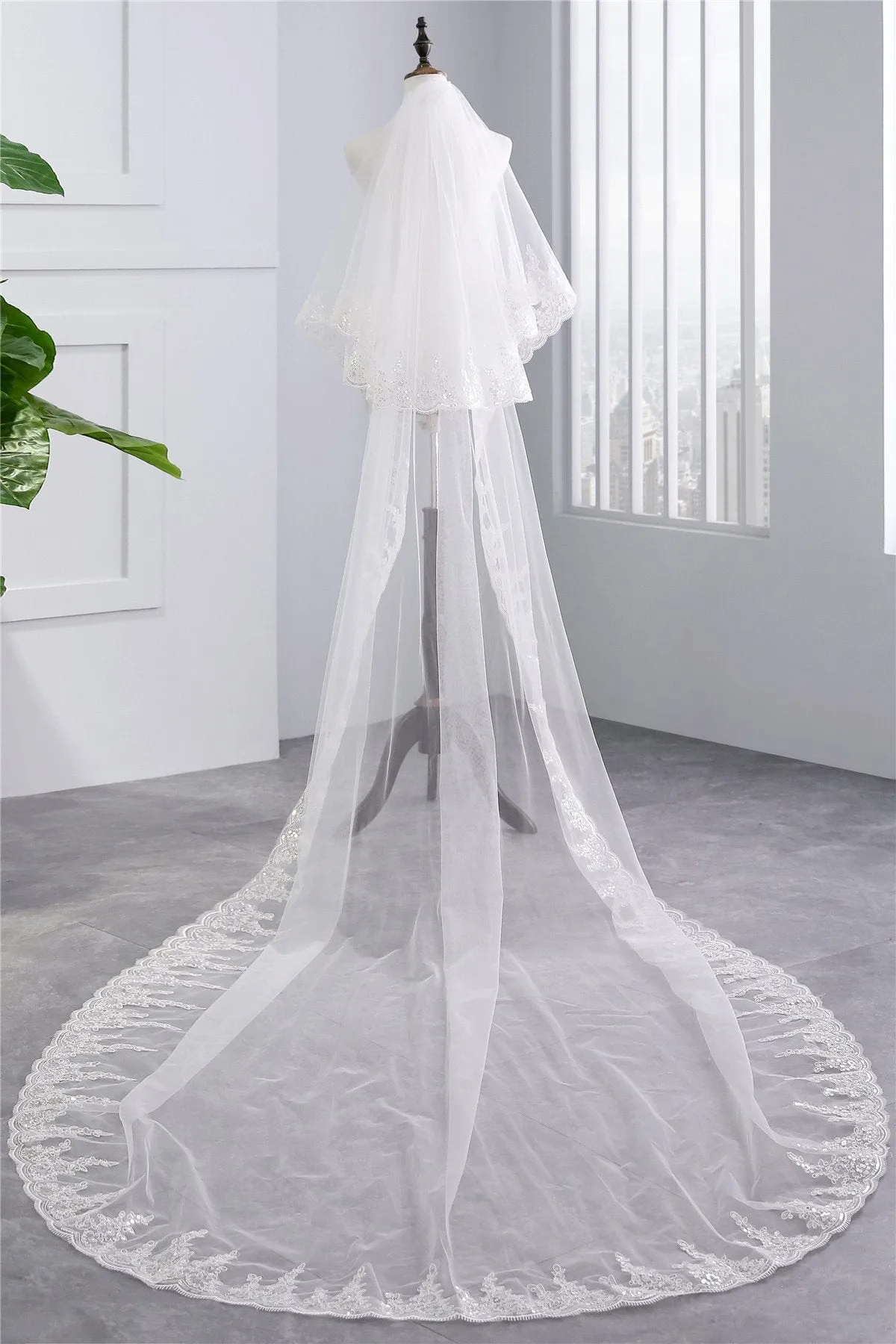 Two-Tier Wedding Veil UK Tulle Lace Edge Chapel Veils Appliques TS91038